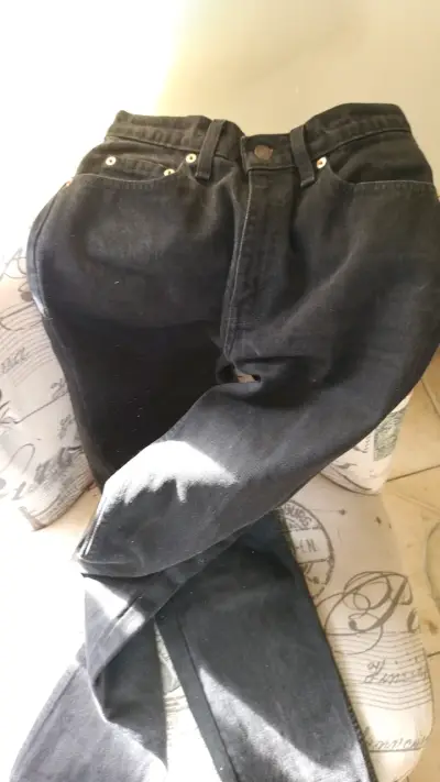 Jeans negros para hombre en buen estado - miniatura 2
