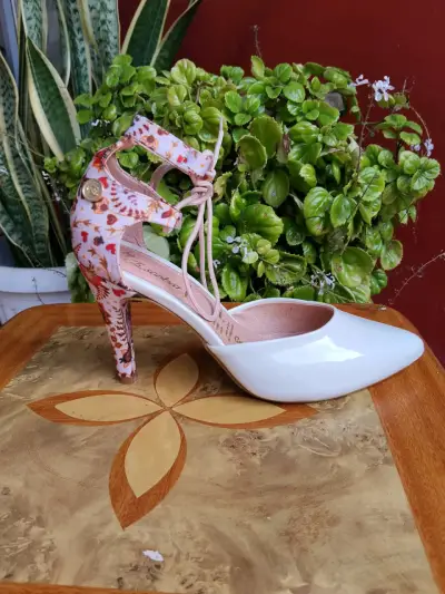 Zapato de tacón alto negro con hebilla - miniatura 5