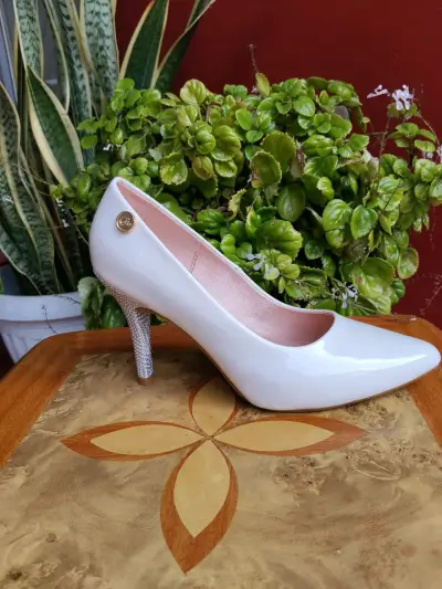 Zapato de tacón alto negro con hebilla - miniatura 6