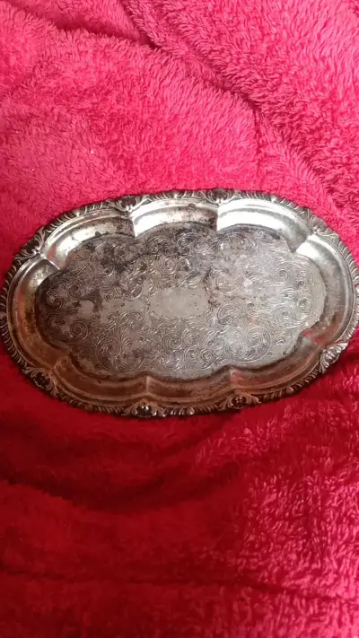 Bandeja de plata antigua con grabados - miniatura 1