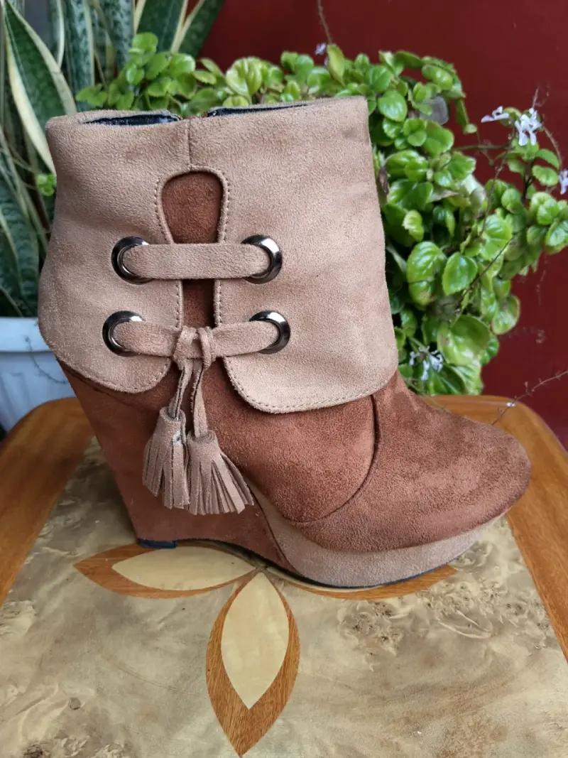 Botines de gamuza con plataforma y flecos