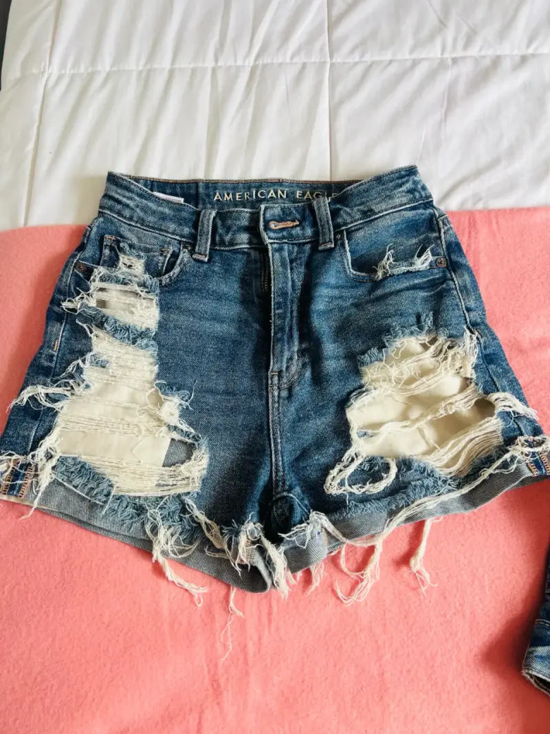 Shorts de mezclilla desgastados American Eagle - 1