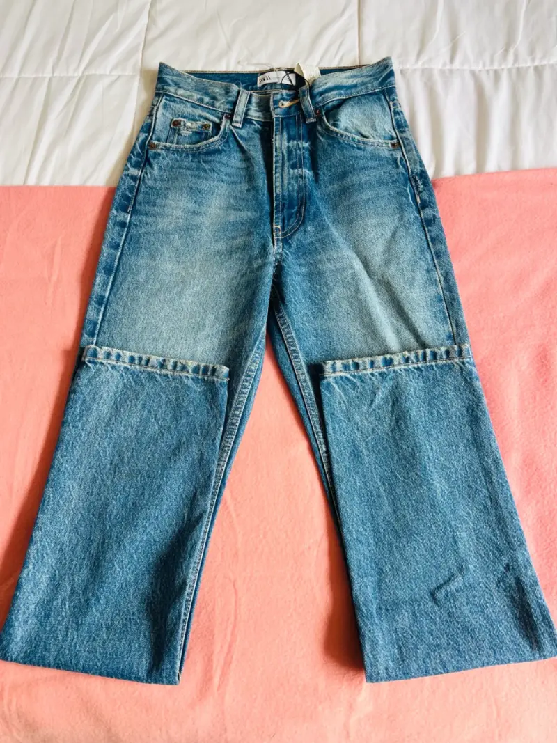 Jeans rectos de mezclilla azul para mujer Zara
