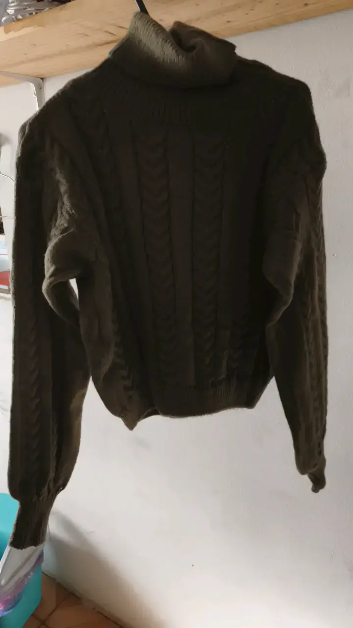 Suéter de lana verde con cuello alto - 3