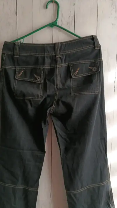 Pantalones de mezclilla negro para mujer - miniatura 4