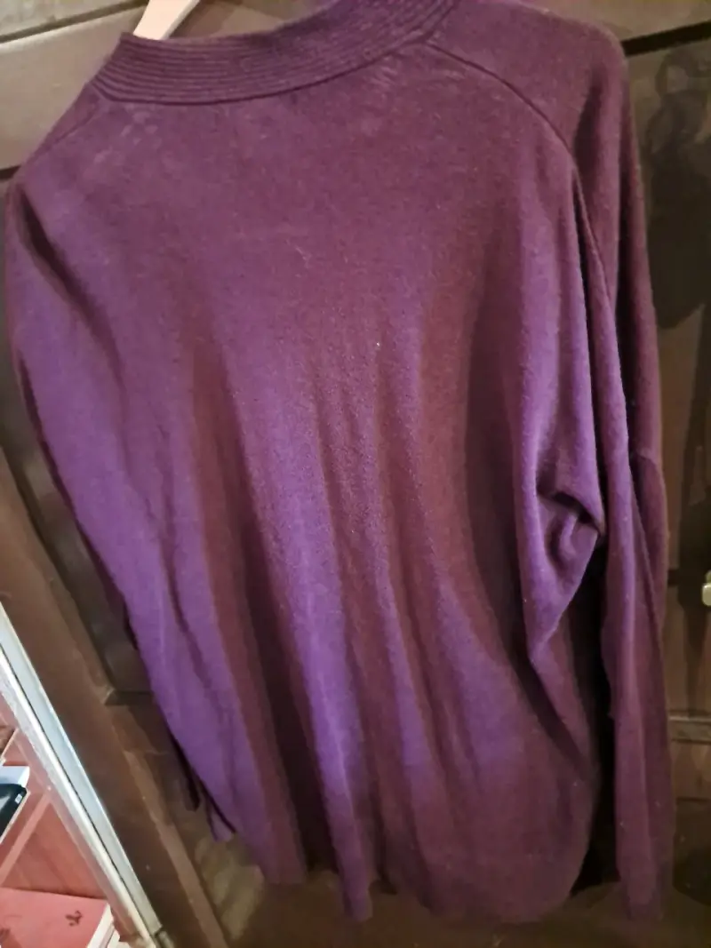 Cárdigan morado Liz Claiborne con broche - 2