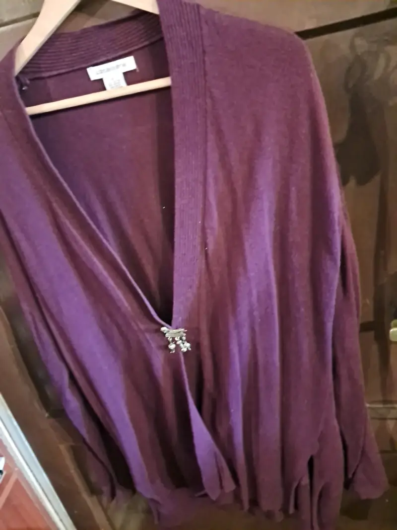 Cárdigan morado Liz Claiborne con broche - 3