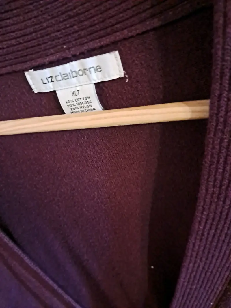 Cárdigan morado Liz Claiborne con broche - 5