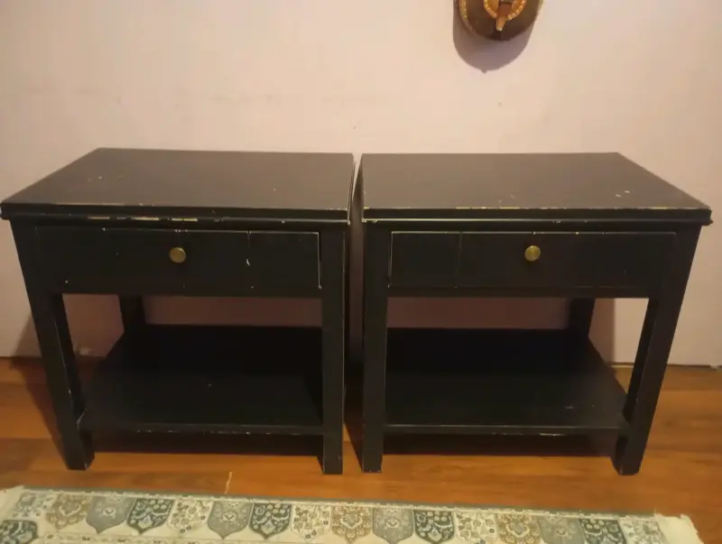 Mesas de noche negras con cajón