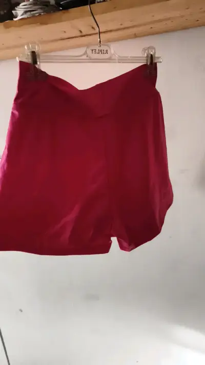 Falda corta de cuero sintético burdeos - miniatura 6