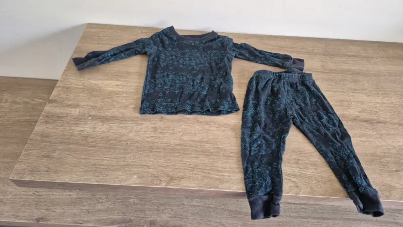Pijama infantil estampado azul y negro - 1