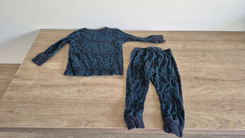 Pijama infantil estampado azul y negro - 2