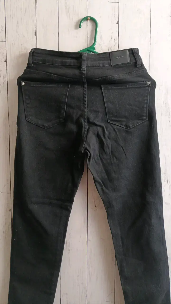 Jeans negros de mezclilla para mujer - 2