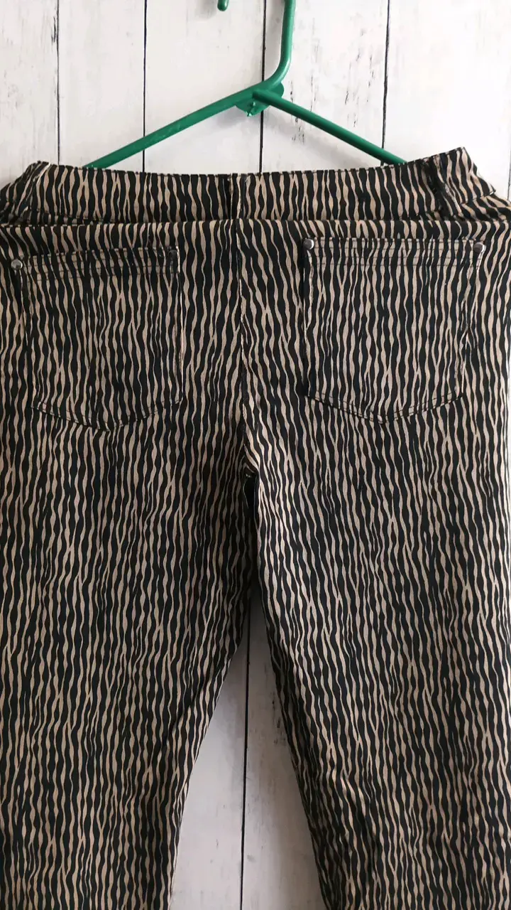 Pantalones estampados de mujer en buen estado - 3