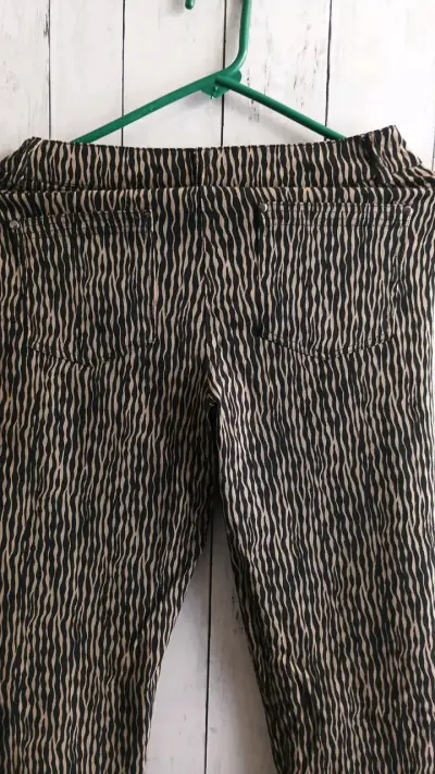 Pantalones estampados de mujer en buen estado - miniatura 3