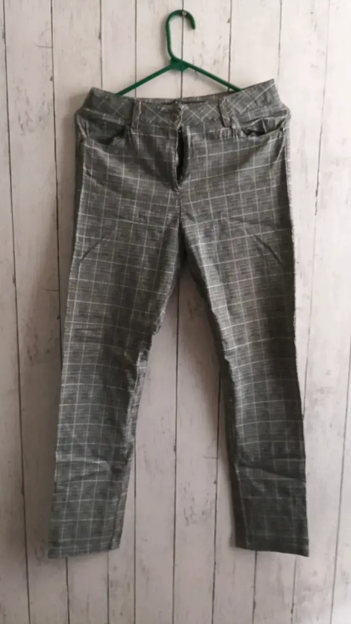 Pantalones de cuadros gris para mujer - 1