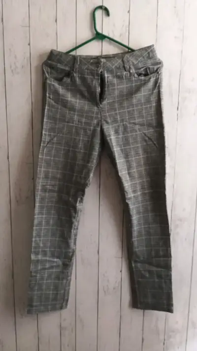 Pantalones de cuadros gris para mujer - miniatura 1