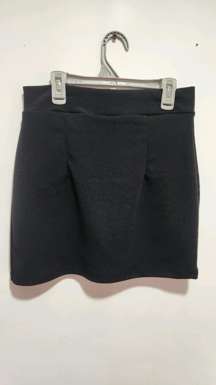 Falda short corta negra elegante - 2