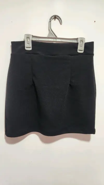 Falda short corta negra elegante - miniatura 2