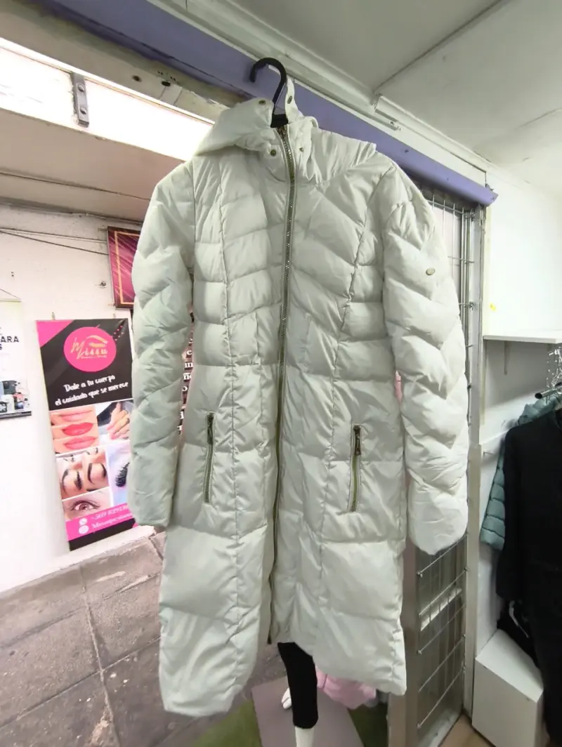 Abrigo largo acolchado blanco para mujer