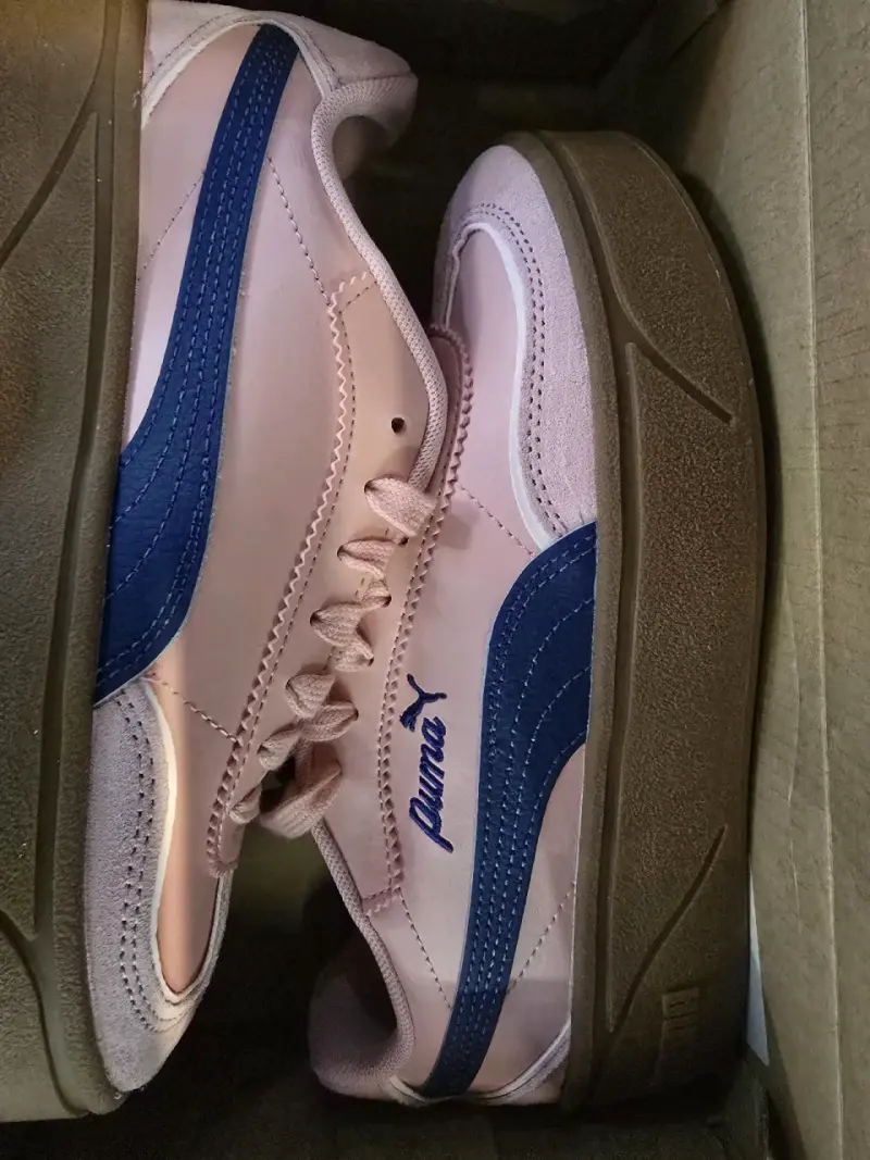 Zapatillas Puma rosas con detalles azules - 1