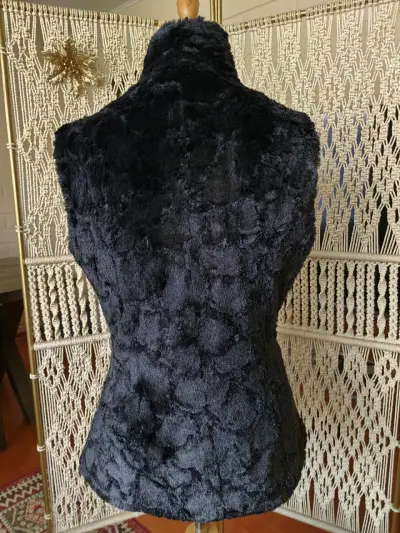 Chaleco de piel sintética negro elegante - miniatura 5