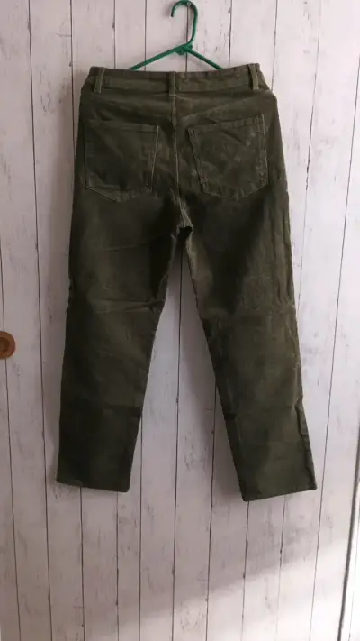Pantalon de cotelon verde oliva para mujer - miniatura 3