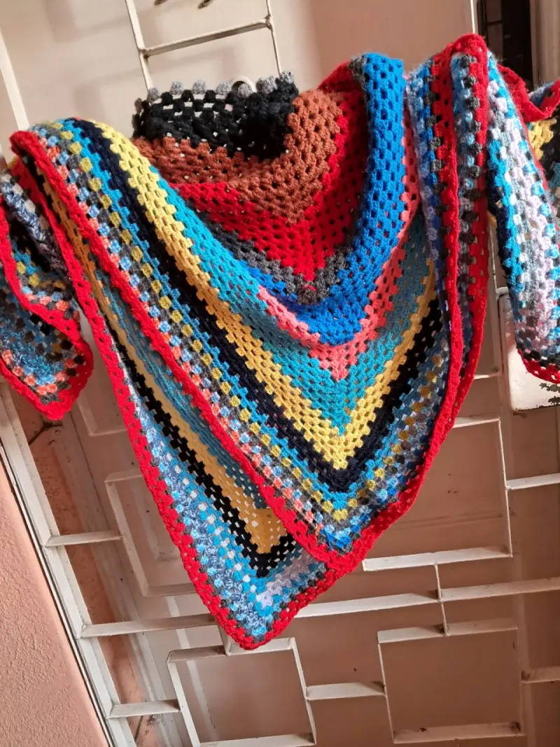 Poncho tejido a crochet multicolor - 5