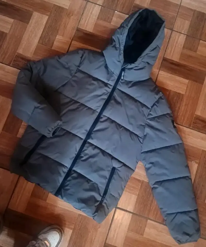 Chaqueta acolchada gris con capucha - 1