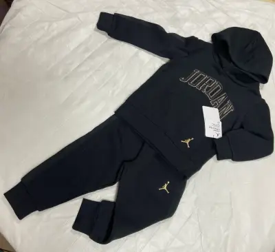 Conjunto deportivo Jordan para niño negro - miniatura 1