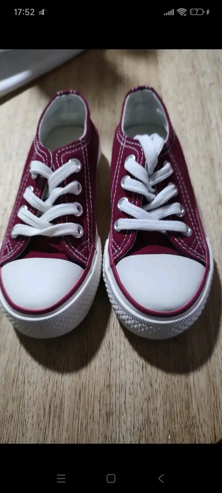 Zapatillas deportivas burdeos para niños