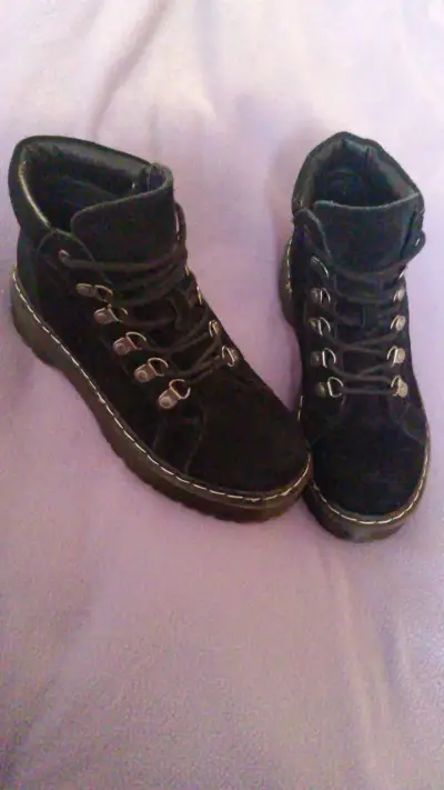 Botas de gamuza negras para mujer - miniatura 1