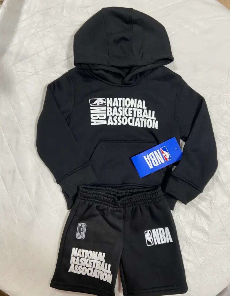 Conjunto infantil NBA sudadera y shorts negros - 1