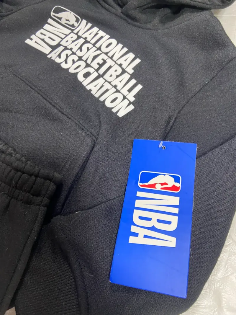 Conjunto infantil NBA sudadera y shorts negros - 2