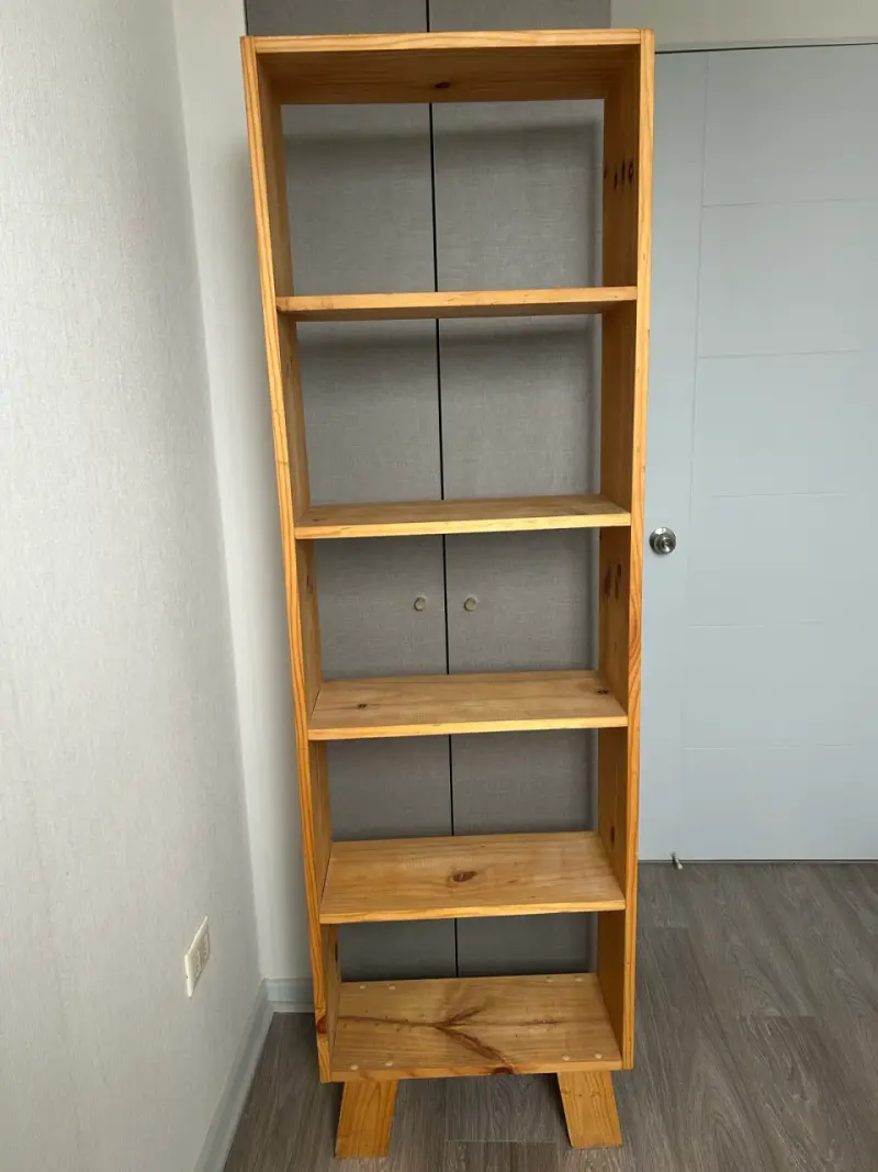 Estantería de madera alta con 5 repisas - 1