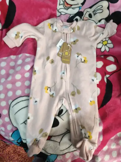 Pijama enterito bebé rosado con flores - miniatura 1