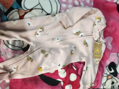 Pijama enterito bebé rosado con flores - miniatura 2