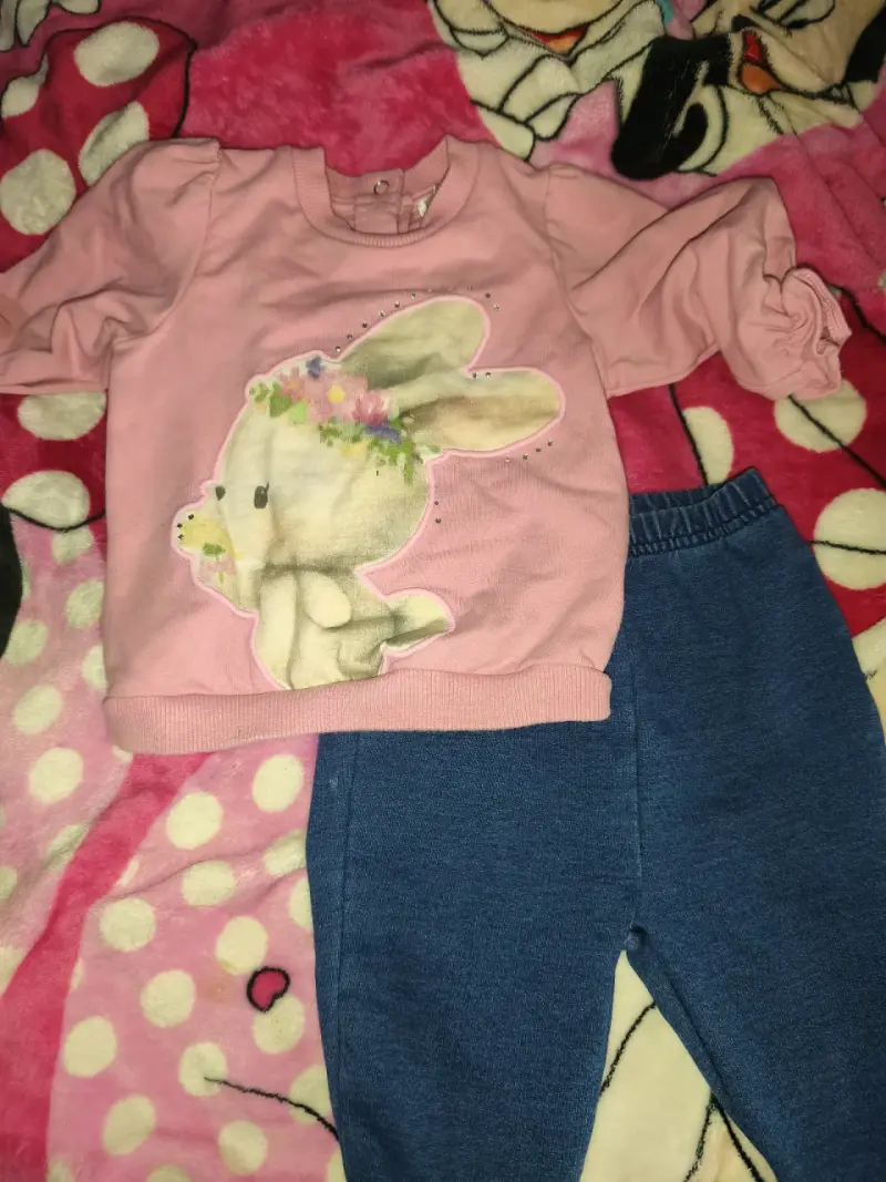 Conjunto infantil con polera de conejo - 1