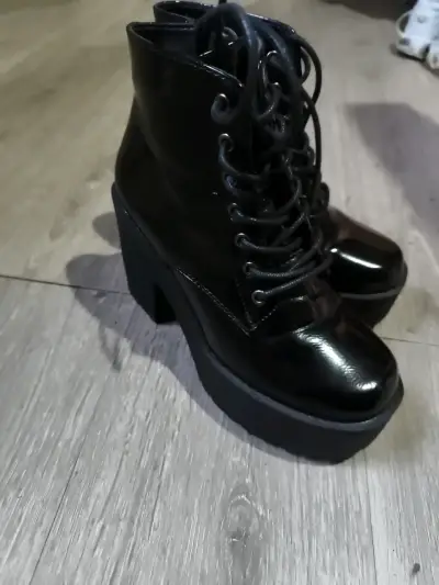 Botines negros de charol con plataforma - miniatura 1