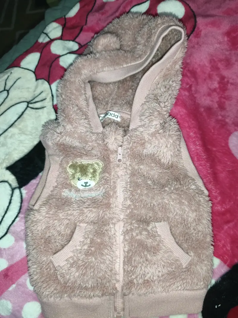 Chaleco de bebé con capucha y diseño de oso