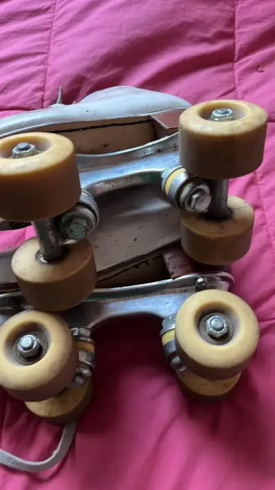 Patines de cuatro ruedas vintage blancos - miniatura 3
