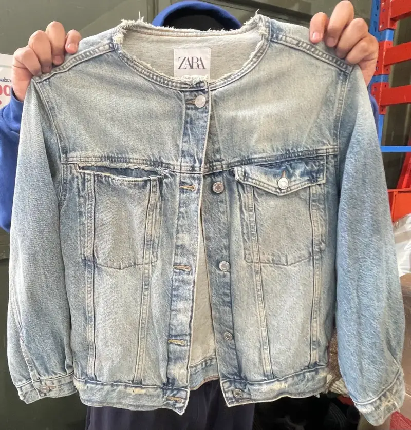 Chaqueta de mezclilla Zara azul claro