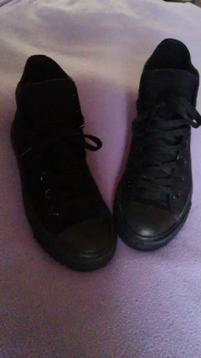 Zapatillas negras de lona estilo urbano - miniatura 1