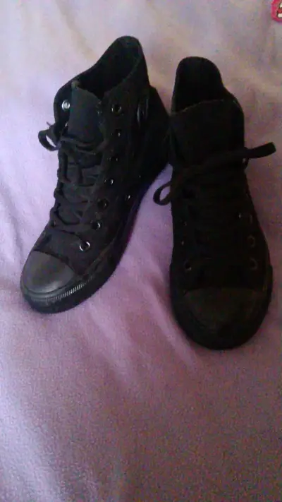 Zapatillas negras de lona estilo urbano - miniatura 2