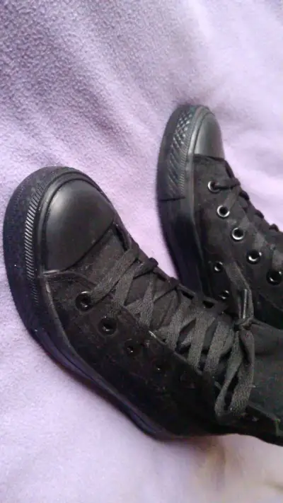 Zapatillas negras de lona estilo urbano - miniatura 4