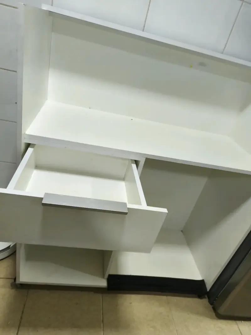 Mueble de recepción con cajon y estantes - 2