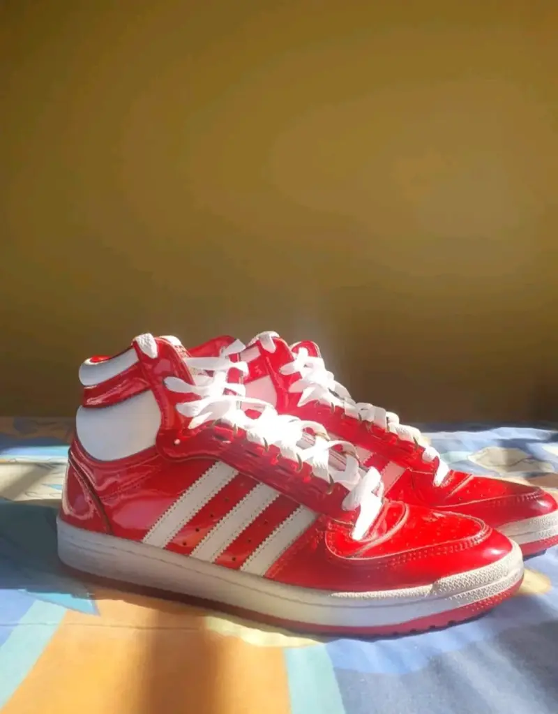 Zapatillas deportivas rojas Adidas clásicas - 1