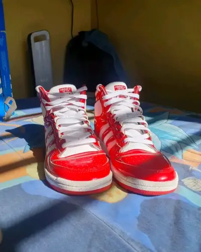 Zapatillas deportivas rojas Adidas clásicas - miniatura 2