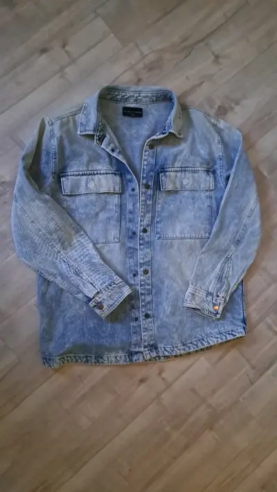 Camisa de mezclilla azul claro oversize - miniatura 1