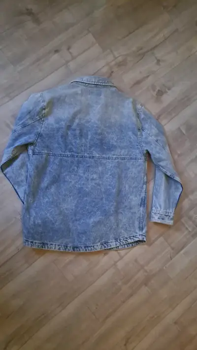 Camisa de mezclilla azul claro oversize - miniatura 2